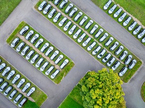 Škoda übergibt ersten Teil einer großen Dienstwagen-Flotte an METRO Deutschland