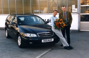 Opel Automobile GmbH: Sonja Zietlow fährt Omega Caravan / Bekannte TV-Moderatorin zu Gast bei Opel-Autohaus Radlmaier