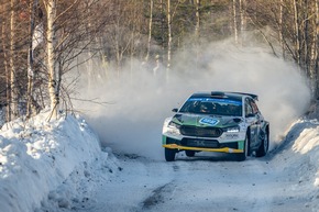 Rallye Schweden: Oliver Solberg erzielt den ersten WRC2-Sieg für den neuen Škoda Fabia RS Rally2