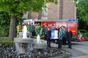 Freiwillige Feuerwehr Alpen: FW Alpen: Blaulicht meets Brunnenfest - 100 Jahre Feuerwehr Einheit Veen