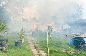Feuerwehr Bochum: FW-BO: Vollbrand einer Gartenlaube in Kleingartenanlage