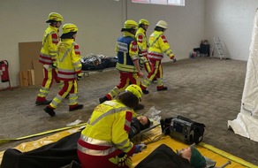 FW-M: Rettungsdiensteinheiten üben gemeinsam (Bogenhausen)