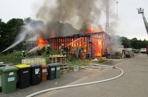 Kreisfeuerwehrverband Calw e.V.: FW-CW: Rohbau einer Zimmerei völlig niedergebrannt.