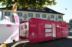 PINK CUBE Test Your Breast: PINK CUBE heute in Altdorf: Brustkrebsvorsorge auf dem Lehnplatz