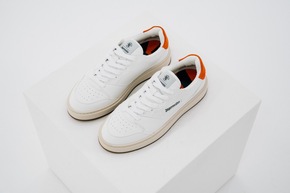 Jägermeister bringt eigenen Sneaker „The Curt“ auf den Markt
