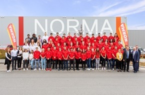 NORMA: NORMA: Startschuss für die neuen Azubis in eine erfolgreiche Zukunft / Herzliche Begrüßung mit Mega-Kick-off Event am Zentralsitz in Fürth (FOTO)