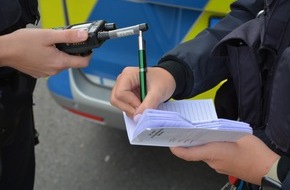 Polizei Mettmann: POL-ME: Verkehrsunfallfluchten aus dem Kreisgebiet - Hilden / Langenfeld - 2310062