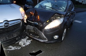 Polizei Minden-Lübbecke: POL-MI: Vier Verletzte bei Unfall
