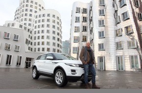 Jaguar Land Rover Deutschland GmbH - Presse Land Rover: Bescherung auf vier Rädern / Land Rover übergibt neuen Evoque an glücklichen Gewinner (mit Bild)