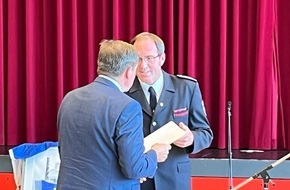 Freiwillige Feuerwehr Weeze: Feuerwehr Weeze: Ulrich Francken zum Ehrenmitglied der Feuerwehr Weeze ernannt