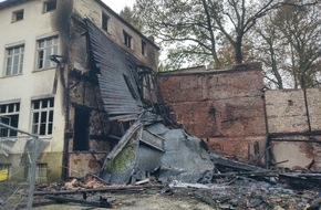 Feuerwehr Haan: FW-HAAN: Fortschreibung: Großbrand in der Innenstadt