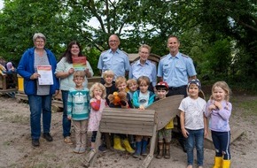 Feuerwehr Flotwedel: FW Flotwedel: Kindertagesstätte Räuberhöhle erhält Auszeichnung für vorbildliche Brandschutzerziehung und Brandschutzaufklärung
