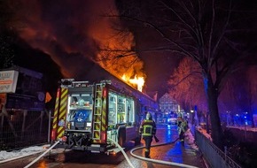 Kreisfeuerwehr Rotenburg (Wümme): FW-ROW: Mehrfamilienhaus brennt in Rotenburger Altstadt