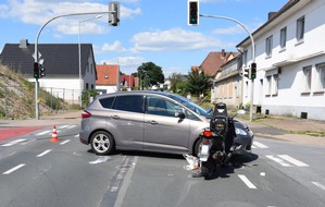 Kreispolizeibehörde Herford: POL-HF: Zusammenstoß zwischen Auto und Roller -
60-Jähriger schwer verletzt