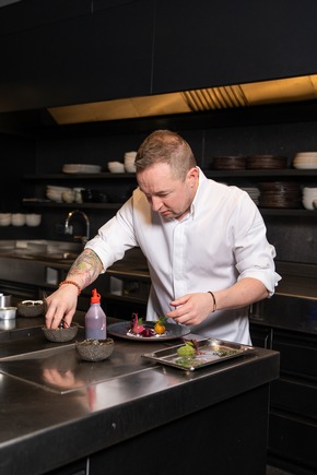 Neuer Spitzenkoch im The Retreat at Blue Lagoon Iceland: Isländischer Küchenchef Agnar Sverrisson leitet das Fine-Dining-Restaurant Moss