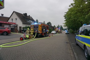 FW Ratingen: Feuer in Vereinsheim - vermutlich Brandstiftung - Feuerwehr verhinderte Gebäudeschaden