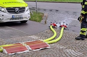 Feuerwehr München: FW-M: Kapitaler Wasserschaden (Laim)