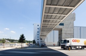 Coop Genossenschaft: Coop ouvre son plus grand site logistique et la plus vaste boulangerie industrielle de Suisse / Un projet de construction pionnier s'achève à Schafisheim, en Argovie