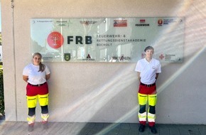 Feuerwehr Ratingen: FW Ratingen: Zwei Nachwuchskräfte für den Rettungsdienst starten ihre Ausbildung