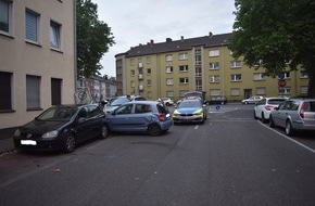 Polizei Mönchengladbach: POL-MG: Verkehrsunfall - 26jährige Rheydterin ohne Führerschein unterwegs