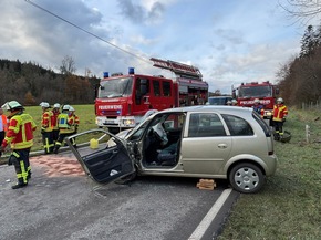 KFV Bodenseekreis: L204: Verkehrsunfall zwischen LKW und PKW - Fahrer eingeklemmt