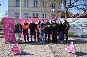 Deutsche Telekom AG: Spatenstich in Hendungen: Telekom startet den durch den Freistaat Bayern geförderten Glasfaserausbau
