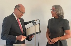 ABDA Bundesvgg. Dt. Apothekerverbände: Gabriele Regina Overwiening erhält Bundesverdienstkreuz