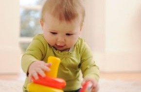 Mattel GmbH: Fisher-Price schenkt Babys eine Farbring-Pyramide (BILD)