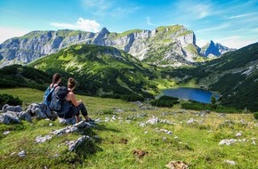 Alpbachtal Tourismus: Wildwasser und Badeseen im Tiroler Alpbachtal sorgen für Erfrischung bei Rekordhitze