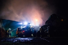 Kreisfeuerwehrverband Segeberg: FW-SE: Rund 80 Rundballen abgebrannt