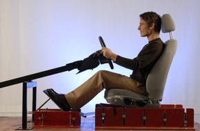 ADAC: Wer richtig sitzt, bleibt länger fit / Optimale Lenkrad- und Sitzposition verbessern Reaktionsvermögen