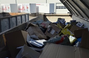 Hauptzollamt Bielefeld: HZA-BI: Container aus China beim Zollamt Paderborn gestoppt/Zahlreiche unzulässige sowie das Markenrecht verletzende Waren vernichtet