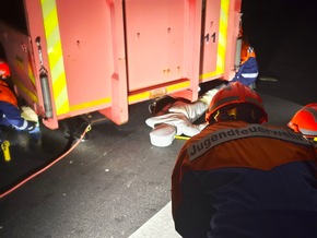 FW Ratingen: 24 Stunden lang Feuerwehrluft schnuppern: Fünf Einsätze für die Jugendfeuerwehr Ratingen
