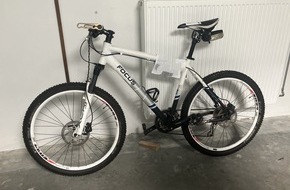 Polizeiinspektion L&uuml;neburg/L&uuml;chow-Dannenberg/Uelzen: POL-LG: ++ Traktor ger&auml;t unter Unterstand/Schuppen in Brand - mehrere zehntausend Euro Schaden ++ Unrat in Brand gesetzt - Fassade von Oberschule besch&auml;digt ++ Ast landet bei Sturm auf ...