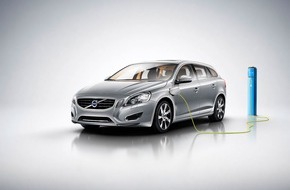 Volvo Car Switzerland AG: "Switch to Pure" Tour macht mit Volvo V60 Plug-in Hybrid im HB Zürich Halt