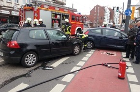 Feuerwehr Gelsenkirchen: FW-GE: Verkehrsunfall mit drei verletzten Personen.