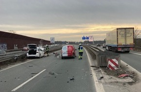 Polizei Bielefeld: POL-BI: Unfall im Feierabendverkehr mit Verletzten