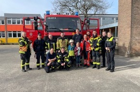 Freiwillige Feuerwehr Celle: FW Celle: Kind mit Kopf eingeklemmt!
