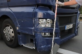 Kreispolizeibehörde Höxter: POL-HX: Medizinischer Notfall am Steuer: LKW fährt Schlangenlinien