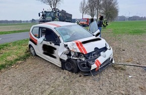 Polizeiinspektion Stade: POL-STD: Ahlerstedt: Verkehrsunfall mit Personenschaden - Pkw prallte in landwirtschaftliches Gespann