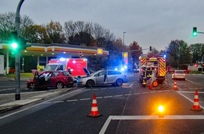 Polizei Mettmann: POL-ME: Zwei Leichtverletzte und hoher Sachschaden bei Verkehrsunfall - Haan - 1911045