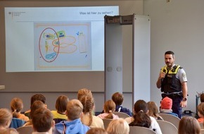Bundespolizeiakademie: BPOL-AKAD: MiniMASTER L&uuml;beck: Kinder entdecken die Welt des Studierens