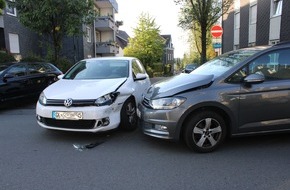 Polizei Rheinisch-Bergischer Kreis: POL-RBK: Wermelskirchen - Rechts vor links missachtet - Hoher Sachschaden und eine Verletzte