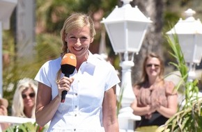 ZDF: "ZDF-Fernsehgarten on tour" von der Kanareninsel Teneriffa / Endlich wieder Frühling: Andrea Kiewel präsentiert bunten Gute-Laune-Mix (FOTO)