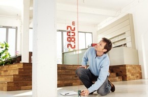 Robert Bosch GmbH: Zielsicher einrichten / Die Möbel-Einparkhilfe für zu Hause / Der PLR 15 von Bosch misst mit Lasertechnologie (FOTO)