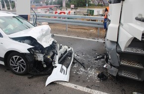 Polizei Düren: POL-DN: Schwerer Verkehrsunfall auf der B 56