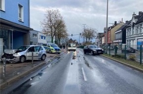 Polizei Mettmann: POL-ME: 17-J&auml;hriger verursacht Unfall mit hohem Sachschaden - 2604013