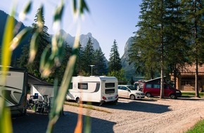 ADAC SE: Camping im goldenen Herbst: ADAC Campingführer nennt Ziele für Wanderer und Weingenießer / Tipps an Mosel, in Baden-Württemberg und Südtirol / Vorteile der Nachsaison nutzen / Mit ADAC Campcard sparen