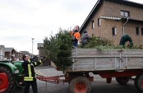 Freiwillige Feuerwehr Gangelt: FW Gangelt: Abholung der Weihnachtsbäume durch die Jugendfeuerwehr