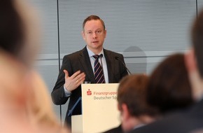 Geld und Haushalt - Beratungsdienst der Sparkassen-Finanzgruppe: Fahrenschon fordert höheren Stellenwert für die Finanzbildung / Sparkassen erfüllen wichtigen Bildungsauftrag (BILD)